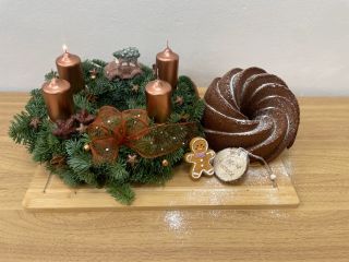 Milí sledující, dnes nám začíná advent první tzv. Železnou nedělí. Zapalme první svíčku na adventním věnci, které se říká...